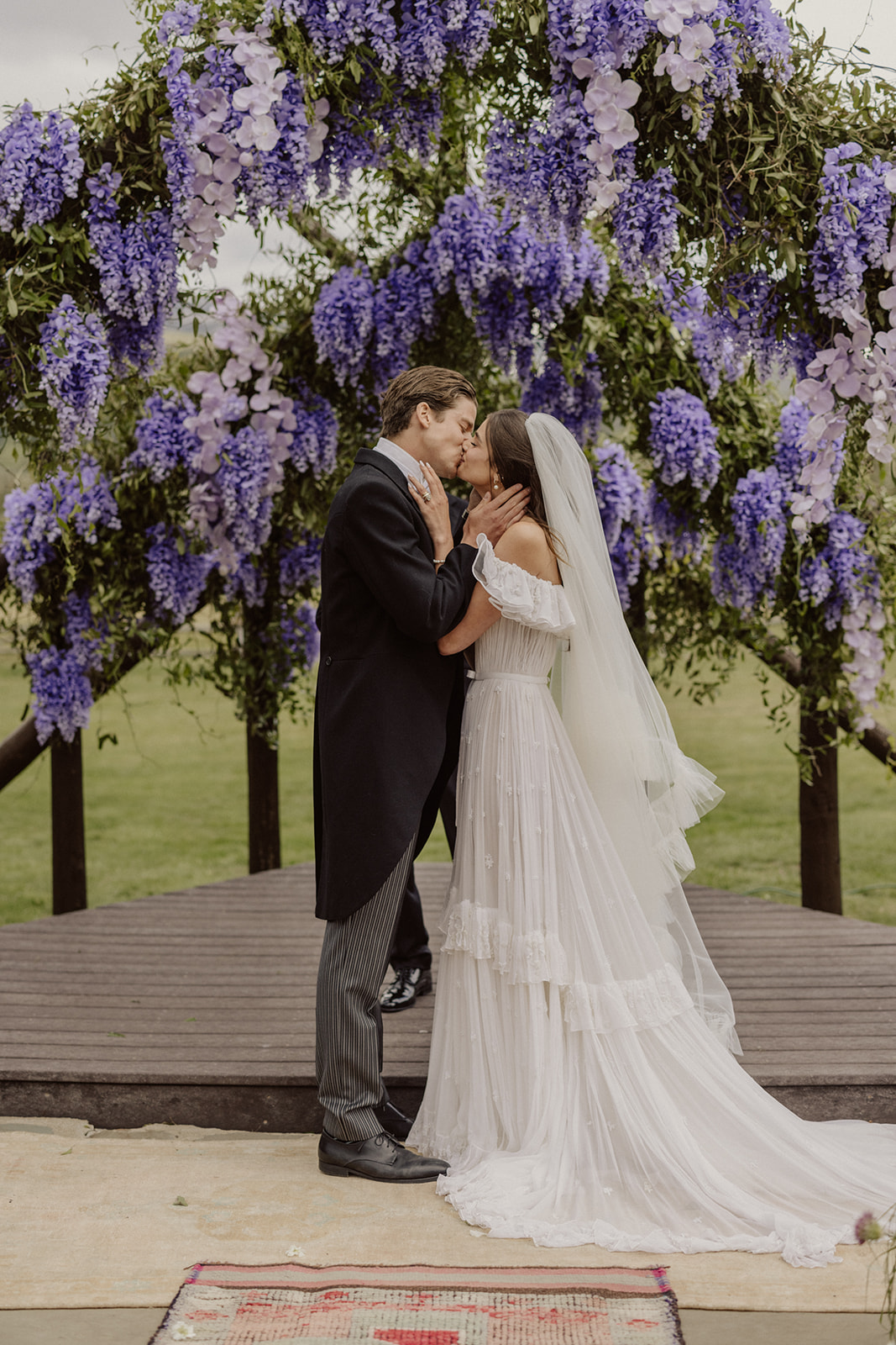 Taylor + Danny, image size:1067x1600