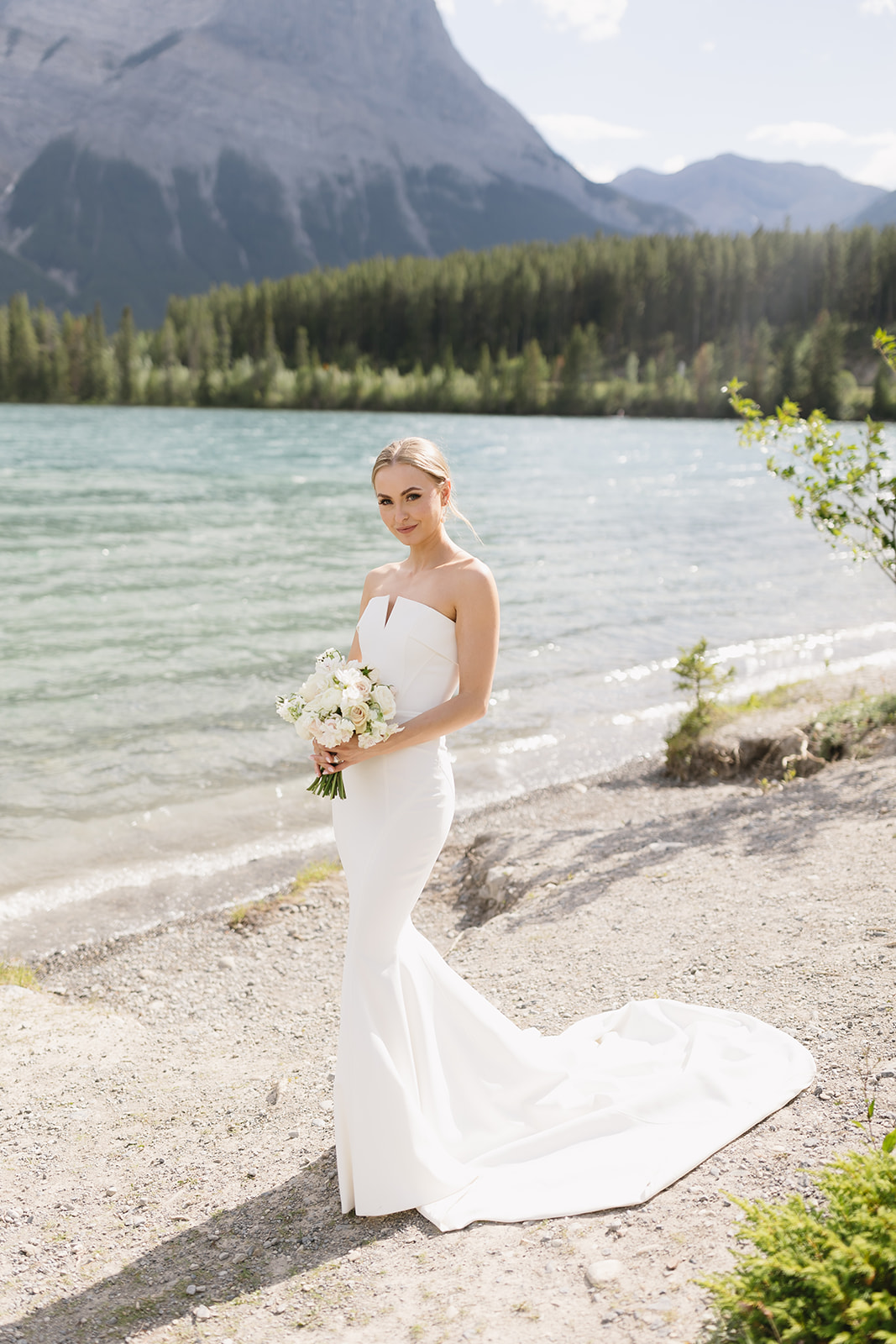 Elegant Mountain Wedding in Canmore | photographybytaiya.com, image size:1067x1600