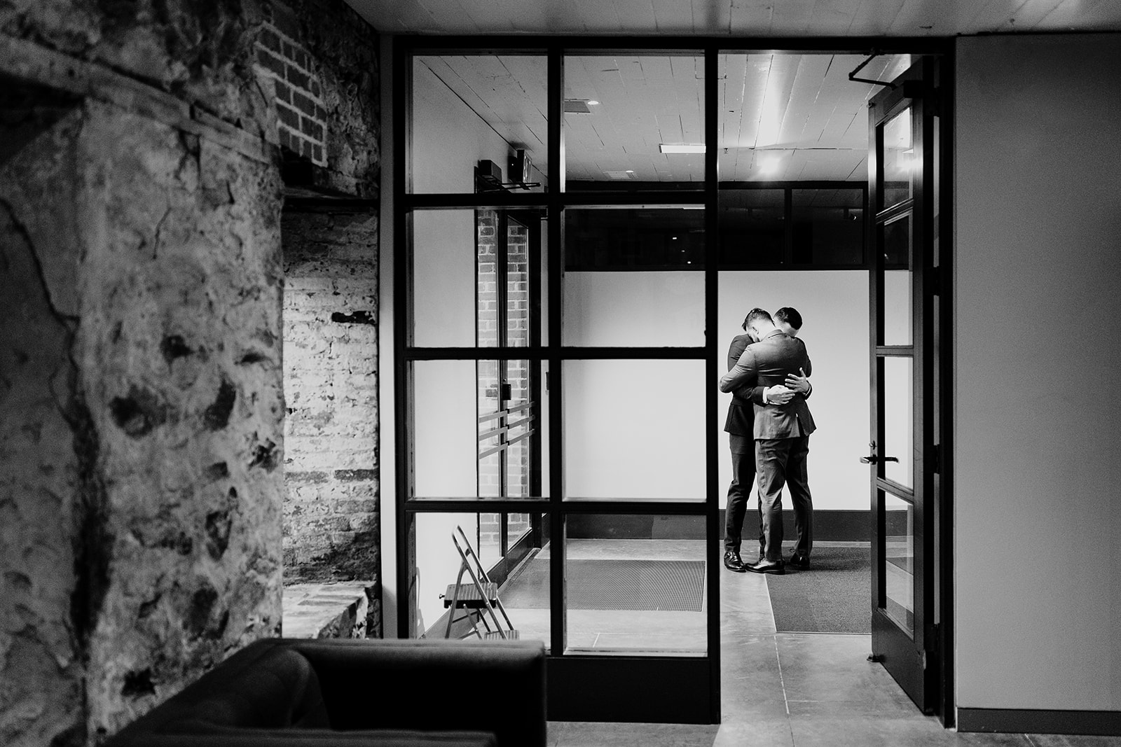 30 Photos That Prove Wedding Lighting Should Top Your To-Do List -  PartySlate, image size:1600x1067