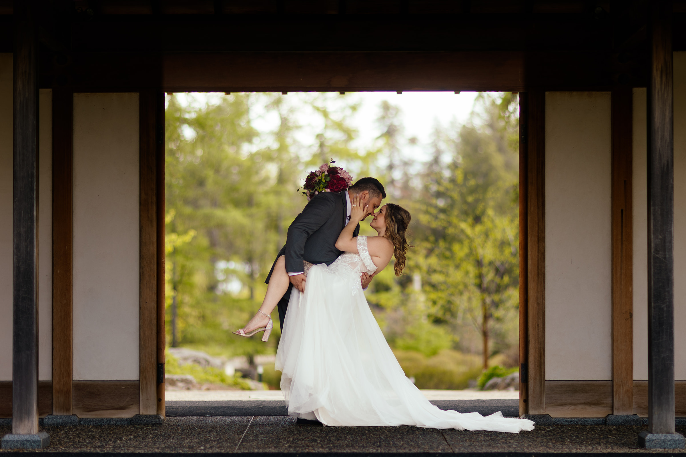 Cassandra + Kyle's Botanic Garden Wedding - Roughley Originals, image size:2400x1600